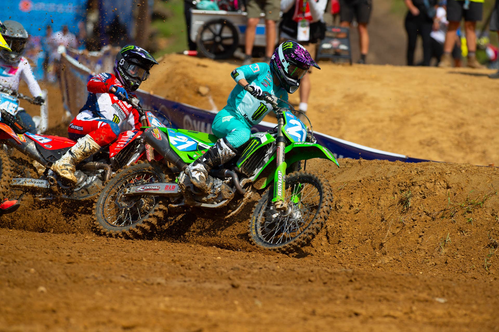 その他 2box Stepping on the Tail of a Rainbow Lachlan Turner Wins Back-To-Back WMX Titles, 2 out of 3 Budds