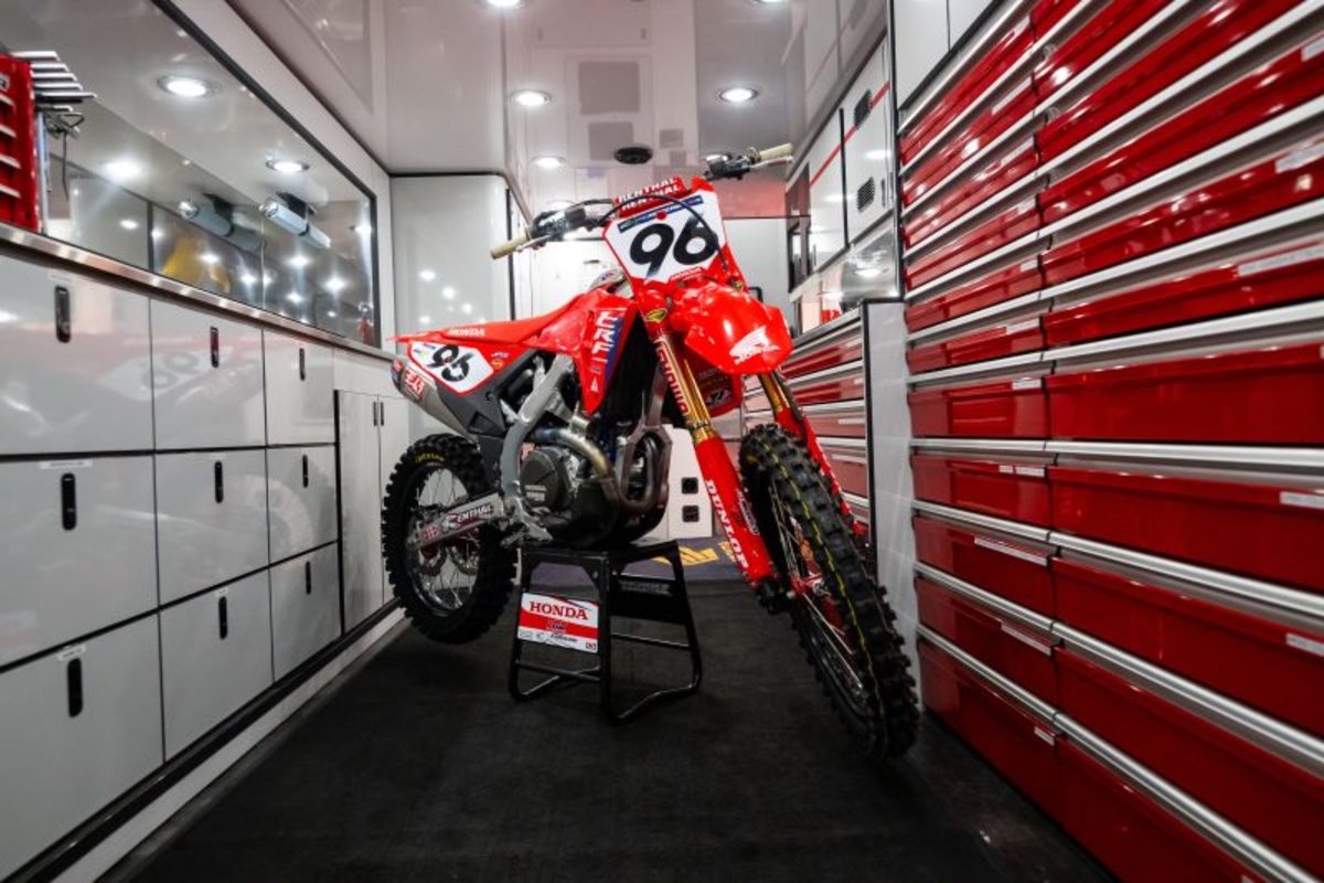 Hunter Lawrence Debuts 2025 CRF450R at Unadilla Motocross