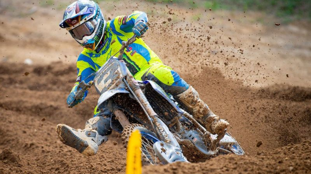 Eli Tomac Re-Signs with Star Racing Yamaha for Full 2025 SMX